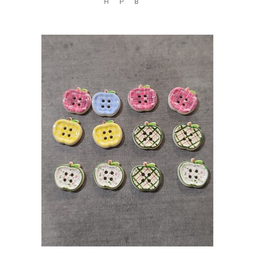 Assortiment de 12 boutons acryliques pommes