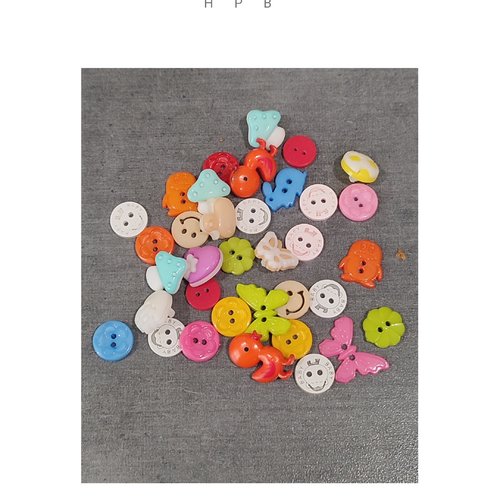Assortiment de 34 boutons