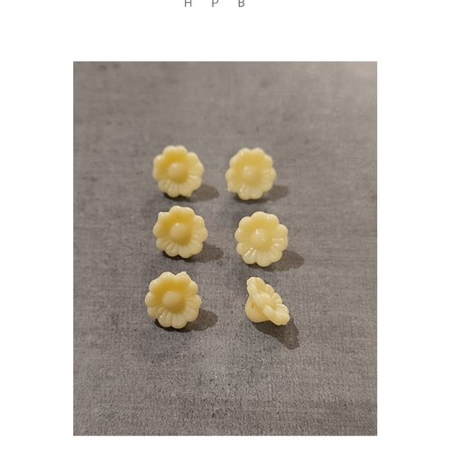 Lot de 6 perles acryliques fleurs