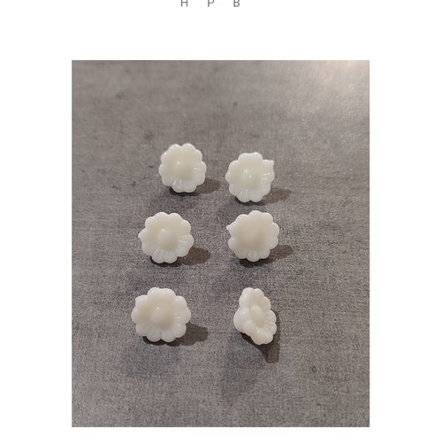 Lot de 6 perles acryliques fleurs