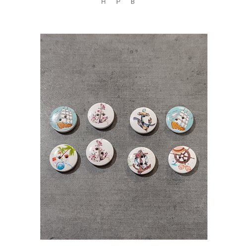 Assortiment de boutons en bois motifs marins