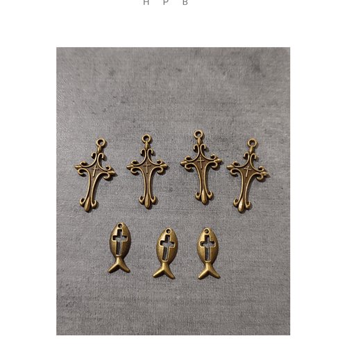 Assortiment de 7 breloques croix en métal bronze