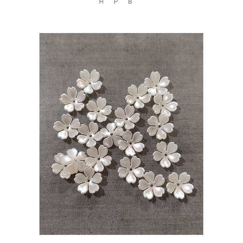 Lot de 20 perles coupelles fleurs