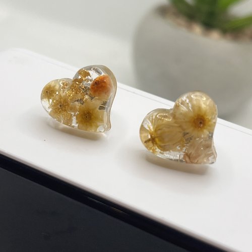 Jolies boucles d'oreilles cœurs et fleurs