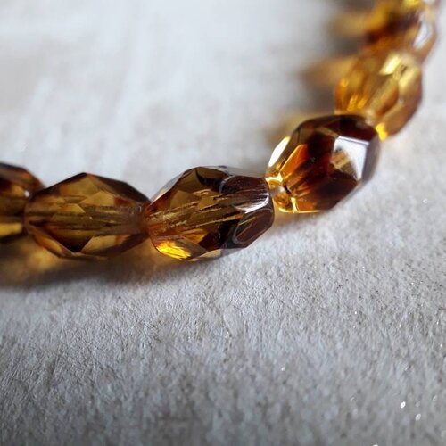 20 perles en cristal de bohème ancienne coloris ambre, ref3562