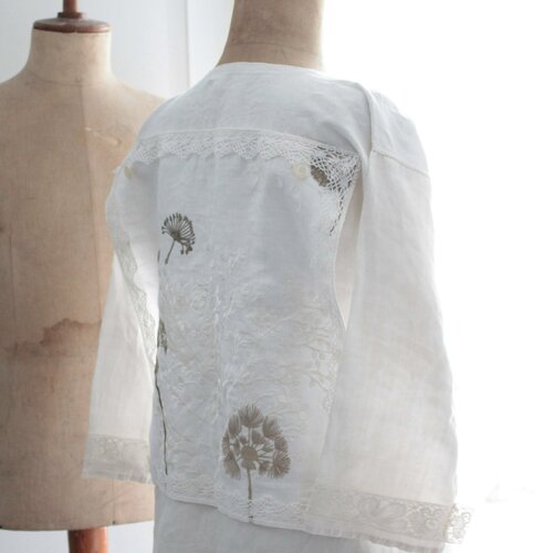 Robe en lin naturel centenaire française, vers 1900, entièrement customisée, chemise longue ancienne