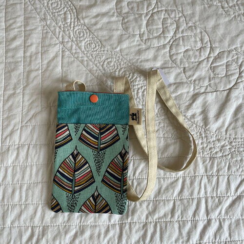 Sac pochette sacoche à bandoulière, ile de ré, en tissu bleu-vert et saumon fleuri pour téléphone portable phone  11 x 18 cm