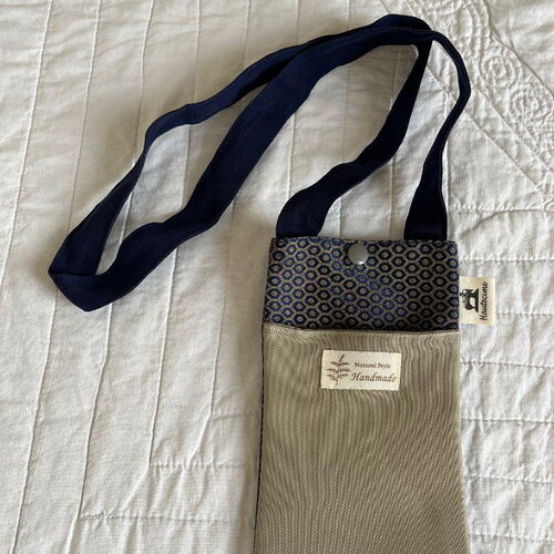 Etui sac pochette sacoche à bandoulière, hossegor, en tissu beige et bleu marine pour téléphone portable phone  11 x 18 cm