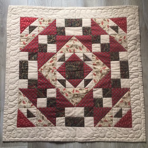 Panneau mural décoratif en tissu, quilt, patchwork, tapis table guéridon bridge environ 72 cm  x 72cm, couleurs automne neuf