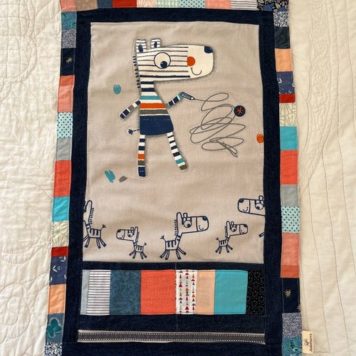 Panneau tableau mural en tissu, vide-poche,  pour chambre enfant, bébé, motif zèbre l 40 cm x h 67 cm neuf