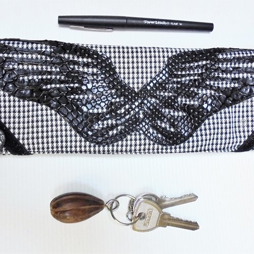 Larfeuille ailes noires sur vichy, large portefeuille