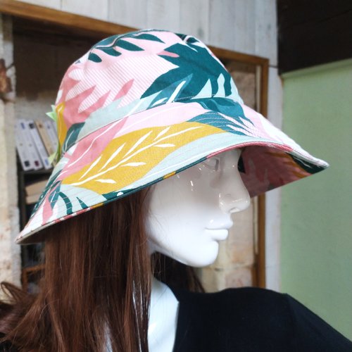 Chapeau bob à larges bords feuillages roses et verts
