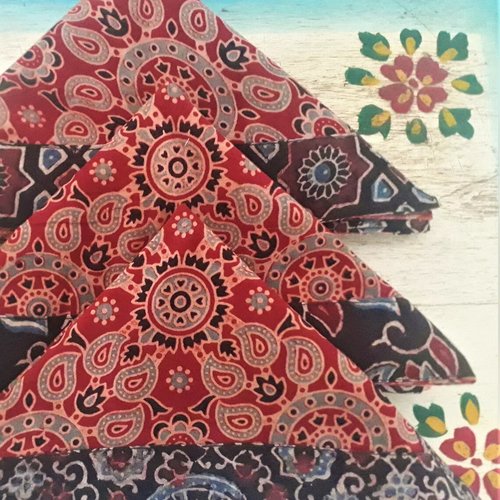Tissu/coupon indien 50x50cm block print fat quarter rouge bleu noir fleurs inde