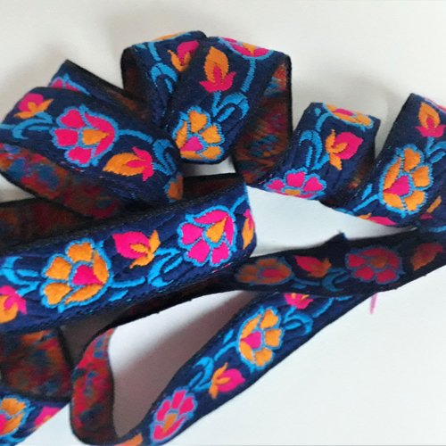 Des dentelles et galons originaux