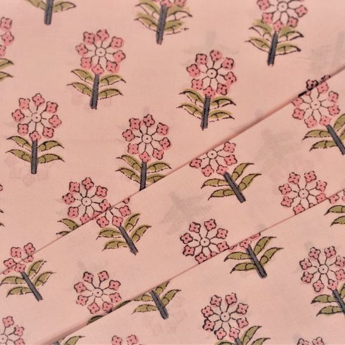 Tissu indien à la coupe coton inde imprimé main block print coton fleurs rose pastel vert blanc