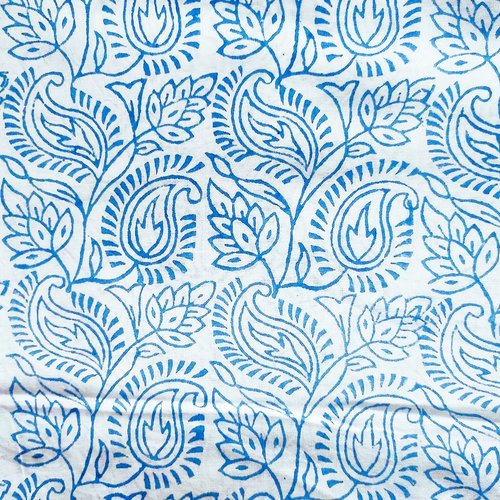 Tissu indien à la coupe coton inde imprimé main block print coton fleurs paisley bleu blanc