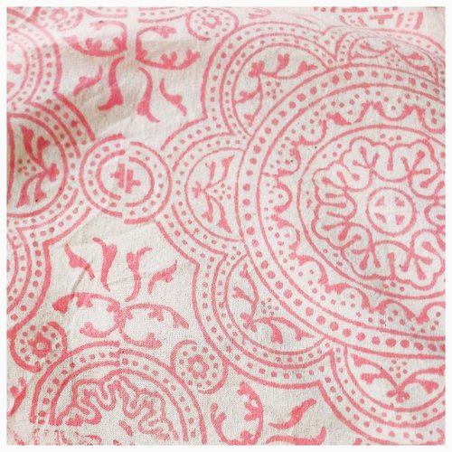 Coupon tissu indien 120x100 cm coton inde imprimé à la main block print coton indien mandala blanc rose