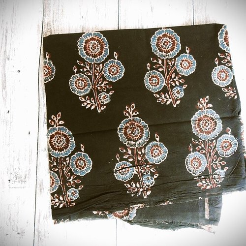 Coupon tissu indien 55 x 110 cm coton inde imprimé à la main block print noir bleu rouge