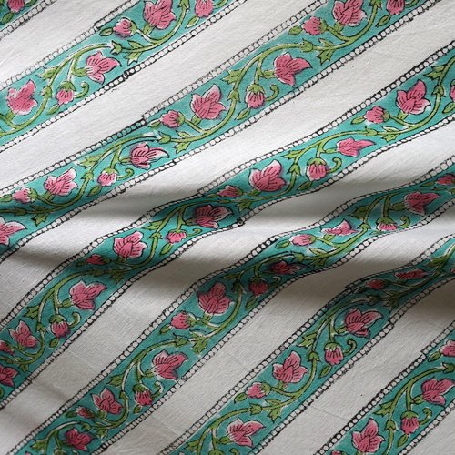 Tissu indien à la coupe 110cm de largeur coton inde imprimé main block print coton fleurs rayé blanc turquoise rose