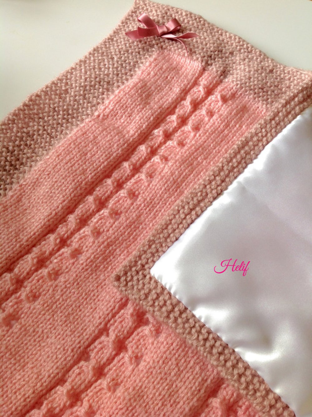 Couverture Bebe Rose Et Blanc Doublee Satin Idee Cadeau Naissance Tricot Main Made In France Pink Baby Un Grand Marche