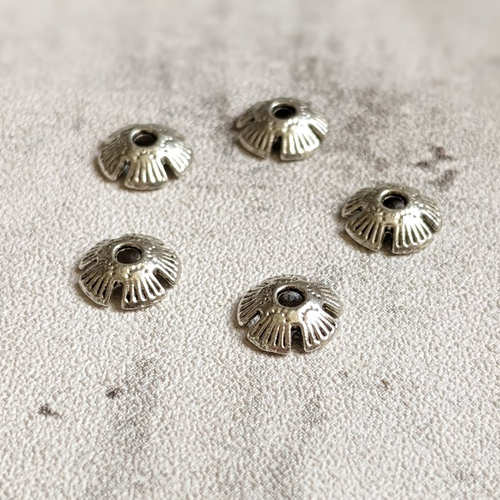 46 coupelles calottes métal argenté motif fleur pour perle 8 mm