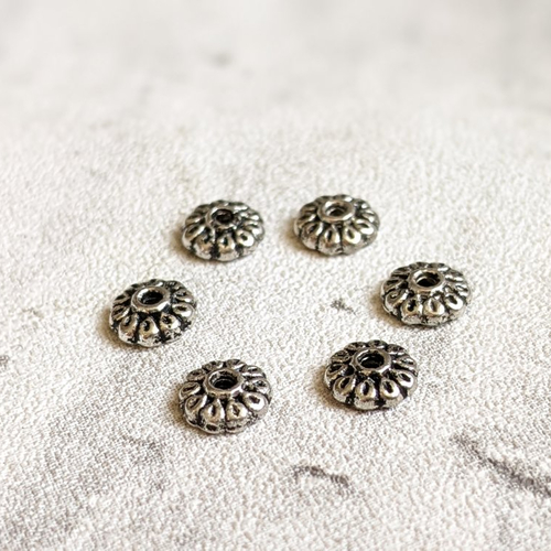 10 petites coupelles calottes fleur métal argenté pour perles de 5 mm