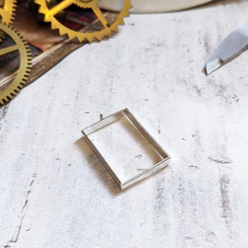 Pendentif rectangle ouvert argenté pour créations de bijoux résine métal argenté 25x39mm