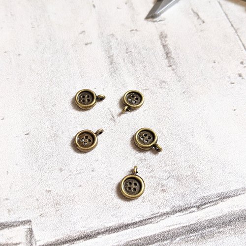 Breloques triple boutons métal bronze thème couture 13 x 9 mm x 6