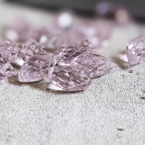 Perles briolettes goutte à facette en cristal de verre rose clair 12x6mm x5