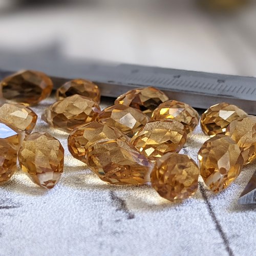 Perles cristal de verre briolette goutte à facette jaune orange translucides 13x8mm x5