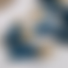 Pompon en suédine bleu canard calotte plastique doré 10x37 mm x1