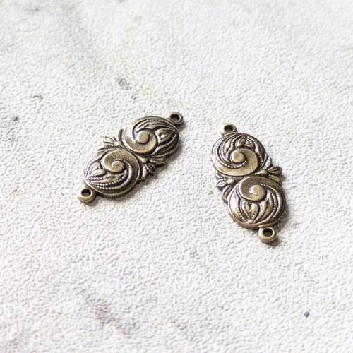 Breloques connecteur fins filigranée ouvragé laiton brut rétro vintage 18x9mm x2