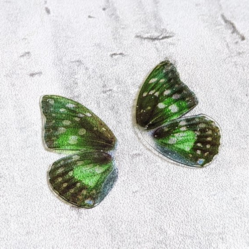 Breloques pendentifs ailes de papillons vertes papier plastifié résine 25x17 mm x2 (1 paire)
