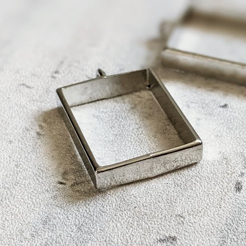 Pendentif rectangle ouvert argenté pour créations de bijoux résine métal argenté 28x20mm