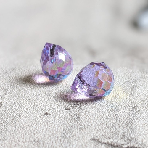 Perles briolettes poires goutte à facettes verre violet reflets multicolores 10x8mm x5