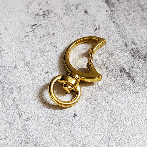 Support porte-clés ou bijou de sac métal doré forme lune x1