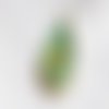 Pendentif goutte résine vert doré princesse conte de fée 37x25mm unique