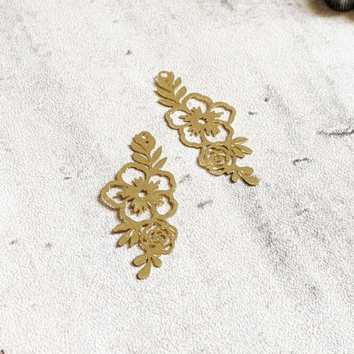 Estampes breloques fleurs métal doré 34x15mm x2