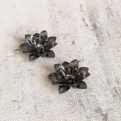 Coupelles/calottes fleurs en cuivre gunblack x2