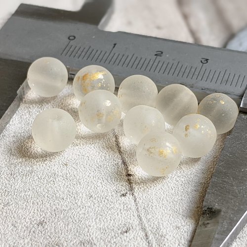 Perles rondes effet givré blanc transparent paillettes dorés 8 mm x10