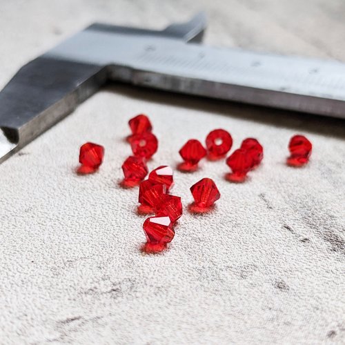 Perles toupies à facettes en cristal de verre rouge 4 mm x14