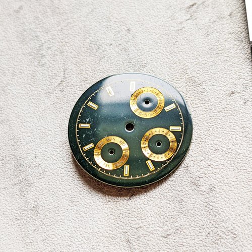 Cadran de montre rond vert foncé brillant et doré chronographe 25mm x1