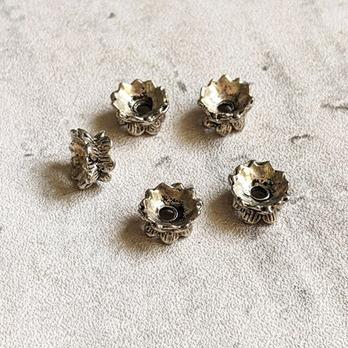 Perles entremontoises intercalaires fleur métal argenté 6x9mm x8