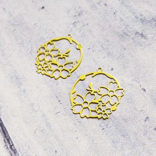 Estampes pendentifs breloques cercles fleurs cuivre émail jaune camel 30x35mm x2