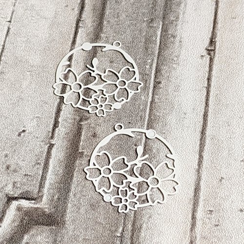 Estampes pendentifs breloques cercles fleurs cuivre émail blanc 30x35mm x2