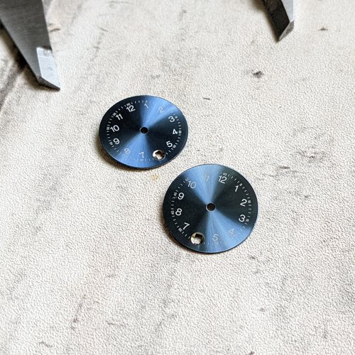 Cadrans de montre rond bleu foncé et gris chiffres arabes cabochon 20 mm x2