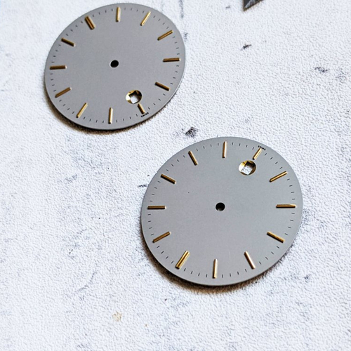 Cadrans de montre rond ou cabochon plat gris aluminium chiffres doré 29mm x2