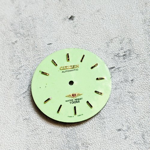 Cadran de montre rond vert clair et doré chronographe citizen 29mm x1