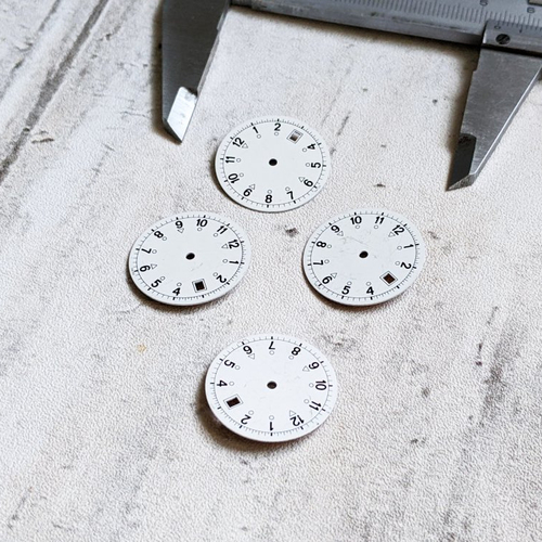 Cadrans de montre ou cabochons ronds plats blanc chiffres noirs 28mm x2
