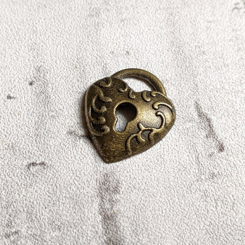 Breloque coeur serrure clé métal bronze18 x 12 mm x1